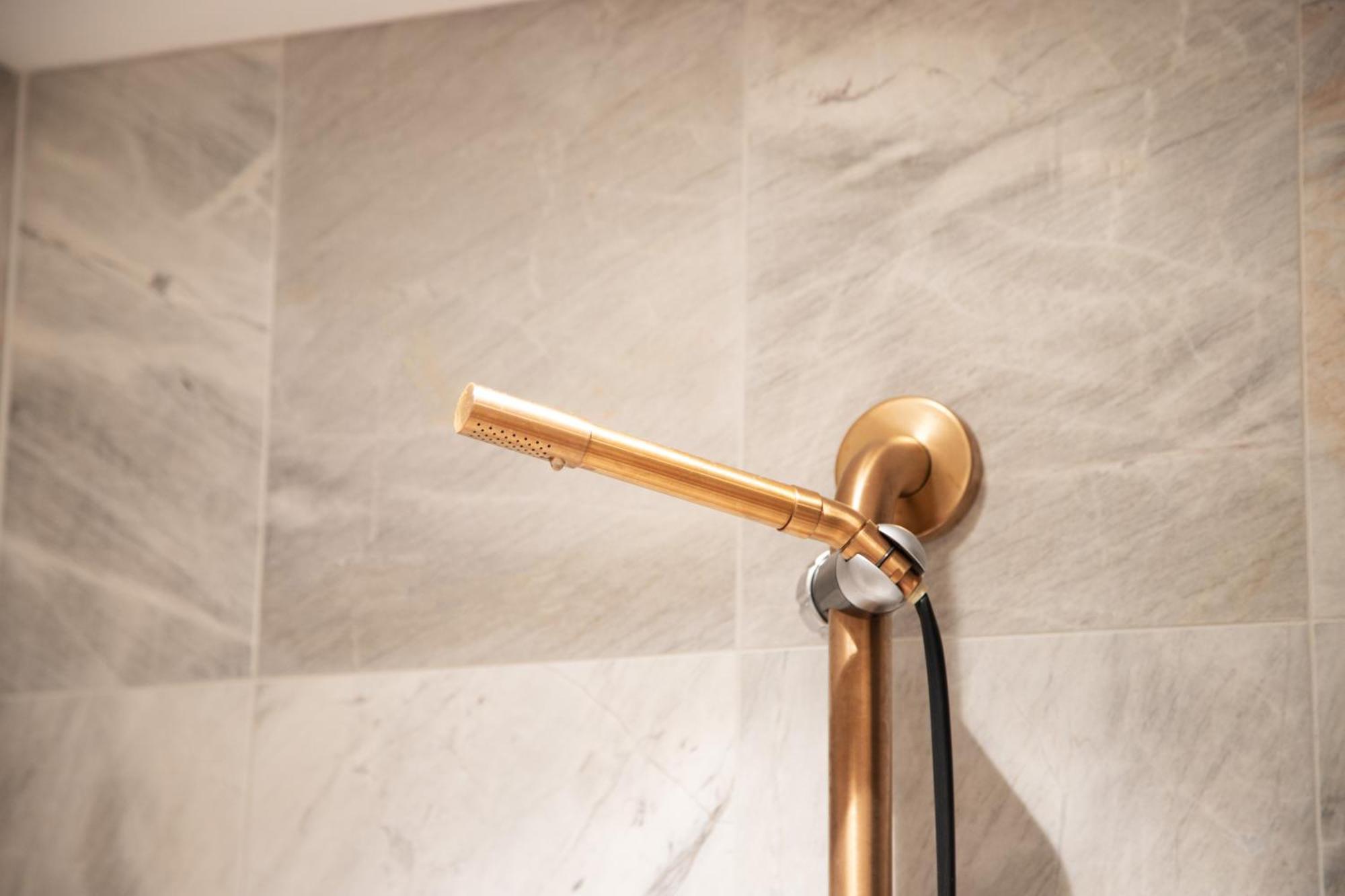 202 Elizabeth Hotel Sydney Ngoại thất bức ảnh Shower head